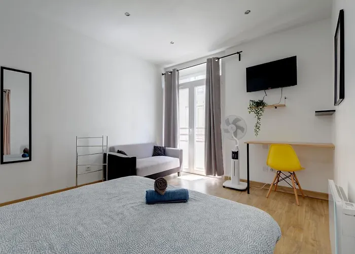 Sleep In Montpellier, Albert, Centre, Gare, 4 Ch, Tram L1, 2, 3&4 *