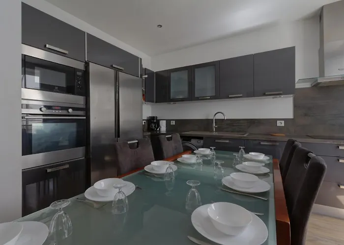 Sleep In Montpellier, Albert, Centre, Gare, 4 Ch, Tram L1, 2, 3&4 *
